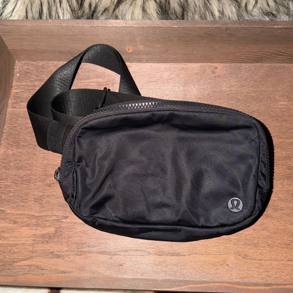Lululemon Athletica Everywhere Belt Crossbody